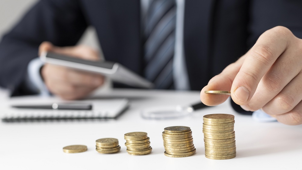 Průměrná roční míra inflace za rok 2022 činí 15,1 %. Přesně o tolik procent Vám může pronajímatel zvýšit nájemné, pokud máte sjednanou inflační doložku.